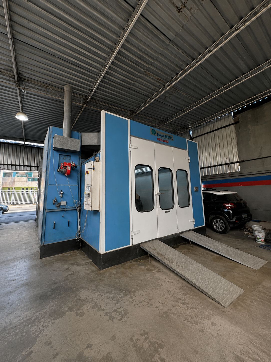 Nossa cabine com pressão positiva garante um acabamento mais limpo, uniforme e de padrão elevado.